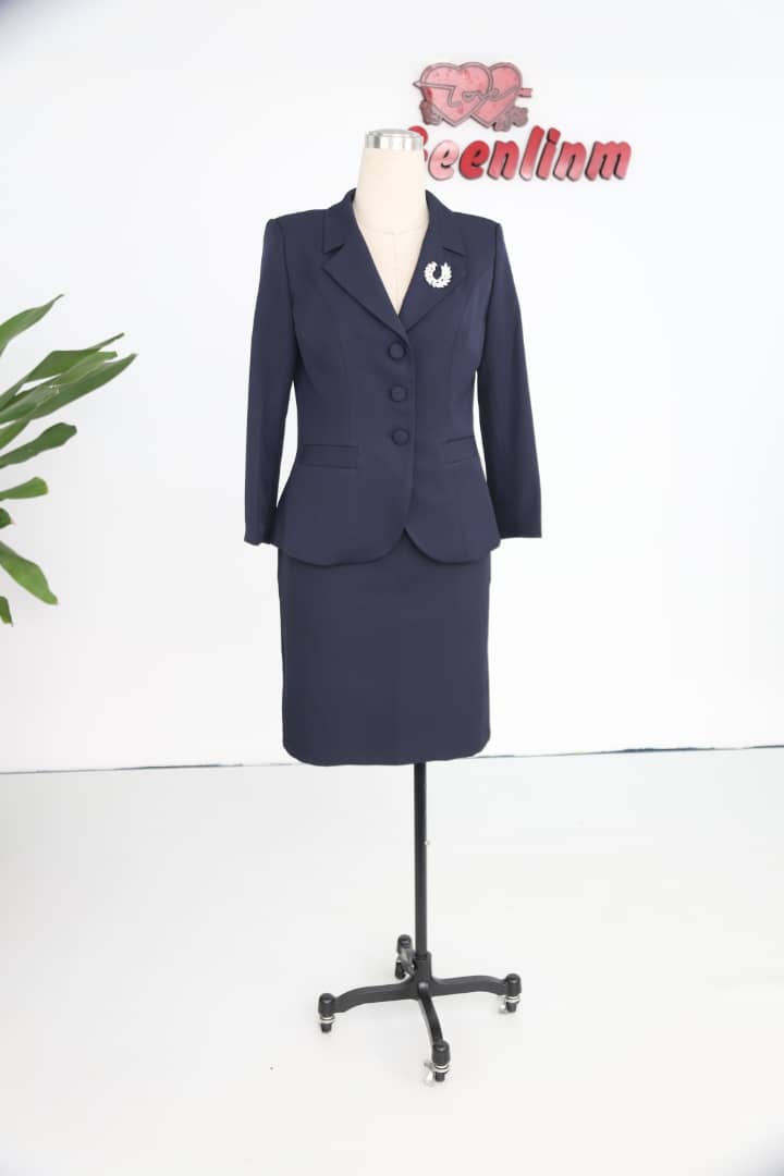 Woman’s Geenlinm Rubano Skirt and Suit