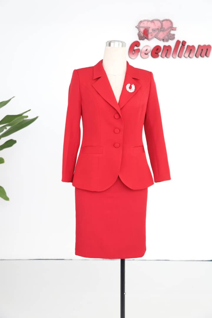Woman’s Geenlinm Rubano Skirt and Suit